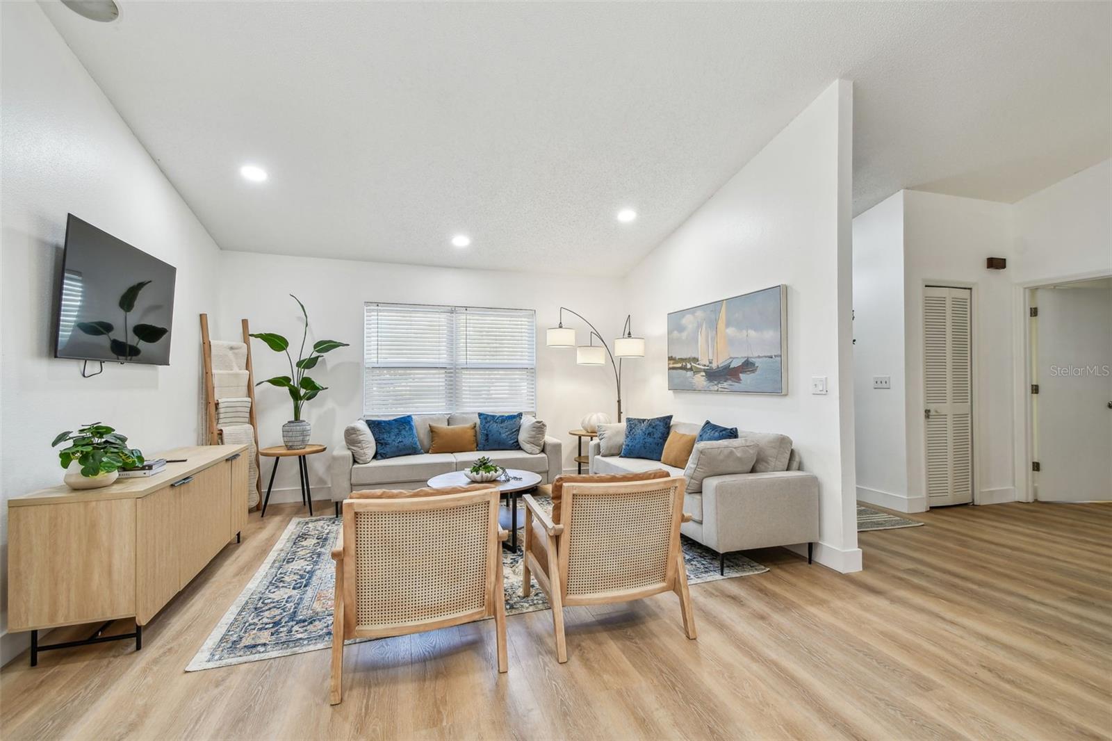 380 FERNSHIRE CT — photo 5