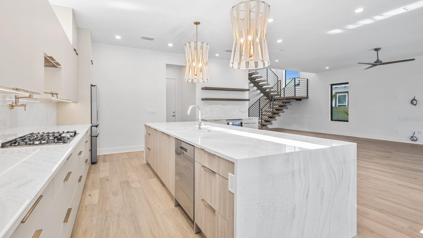 2519 N RIVERSIDE DR — photo 12