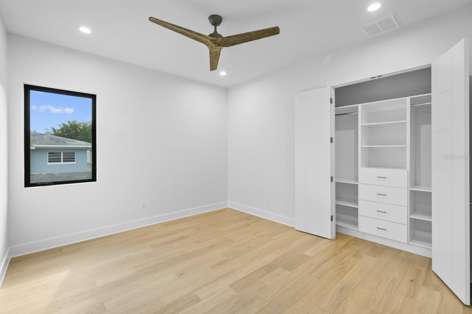 2519 N RIVERSIDE DR — photo 23