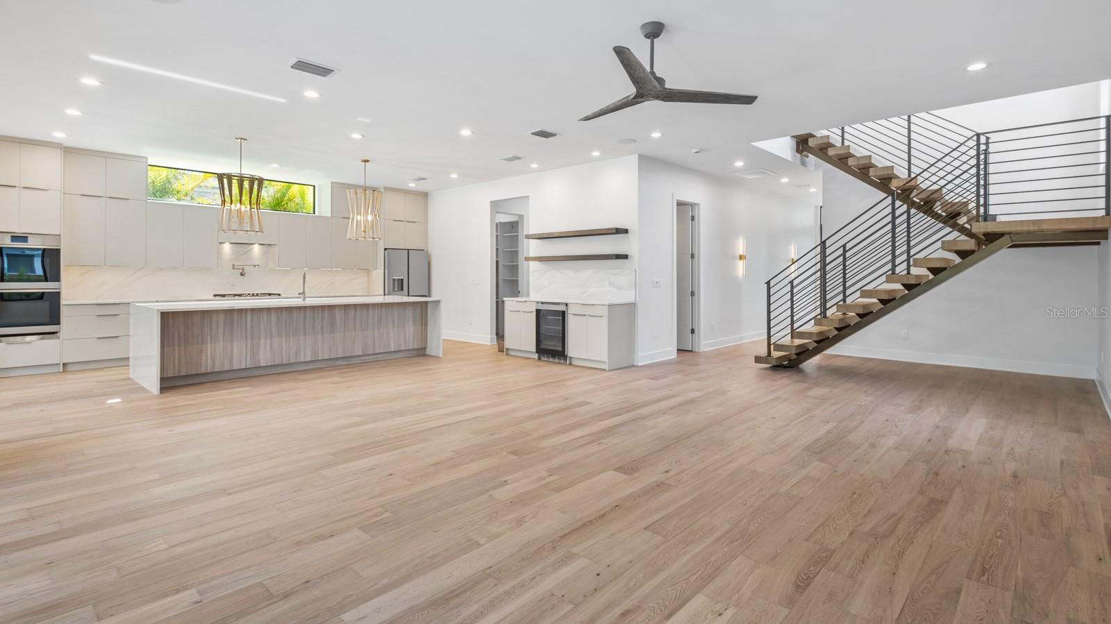 2519 N RIVERSIDE DR — photo 17