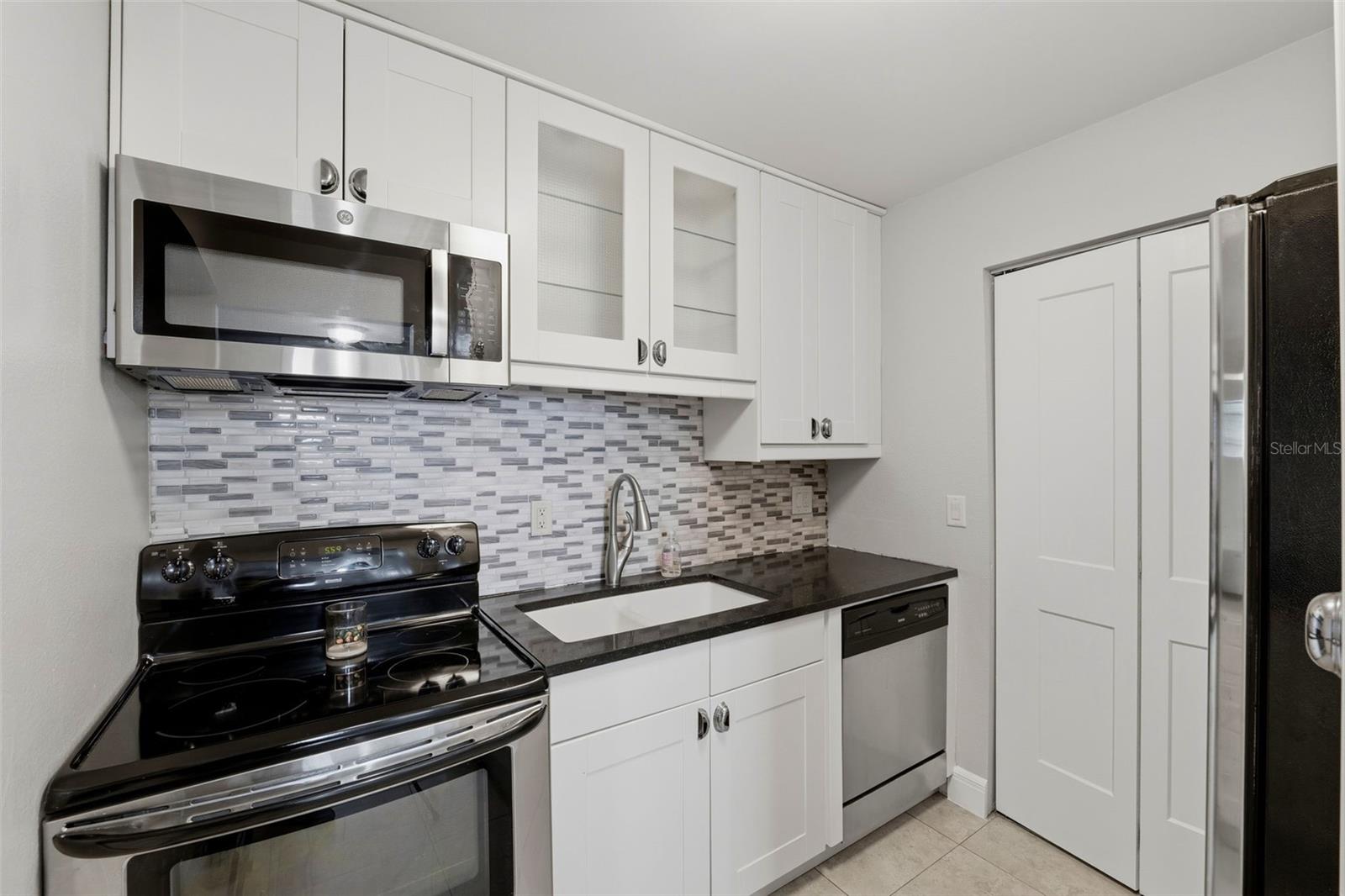 6014 LAKETREE LN #G — photo 17