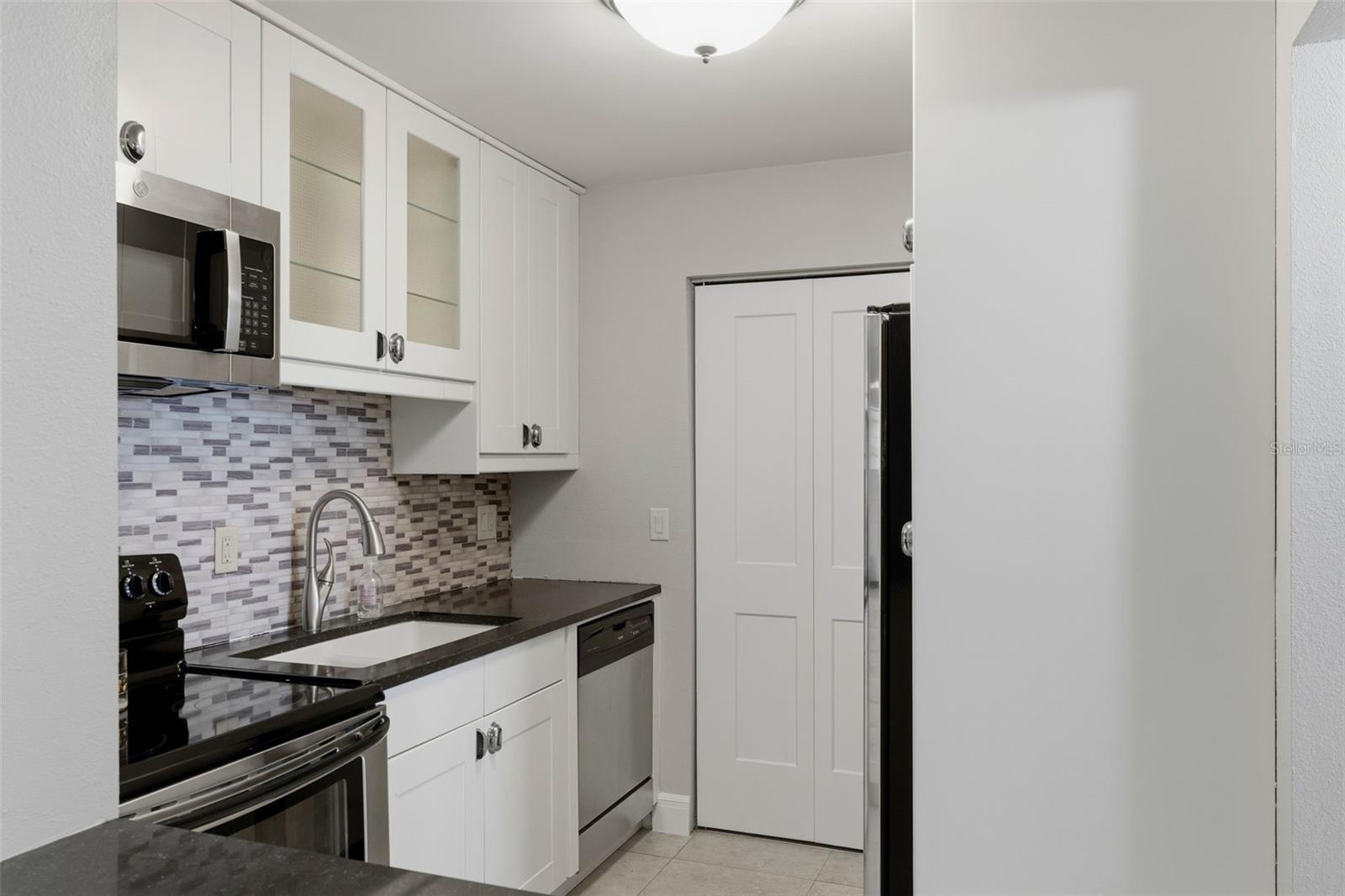6014 LAKETREE LN #G — photo 18