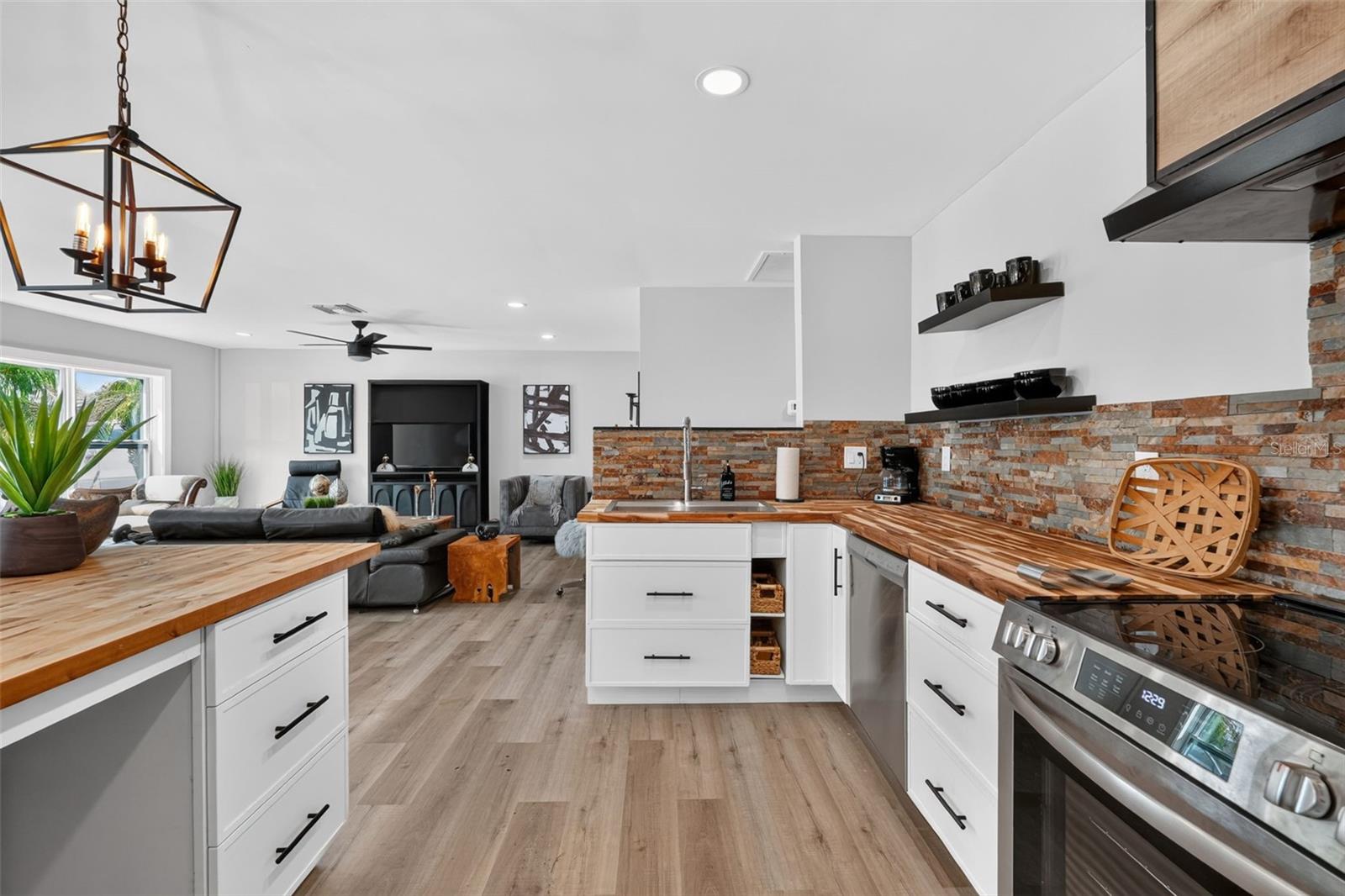 1210 CASA BONITA AVE — photo 10