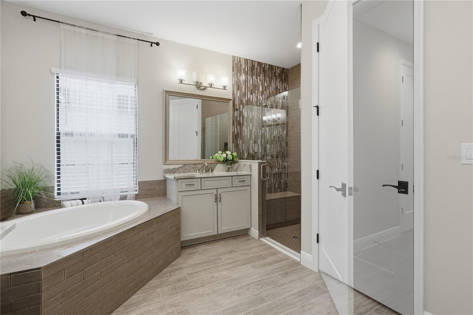14608 RED CASTLE AVE — photo 32