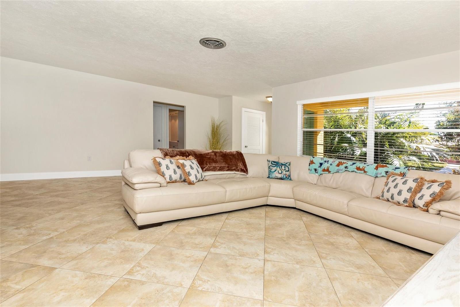3039 CHASE CIR — photo 10