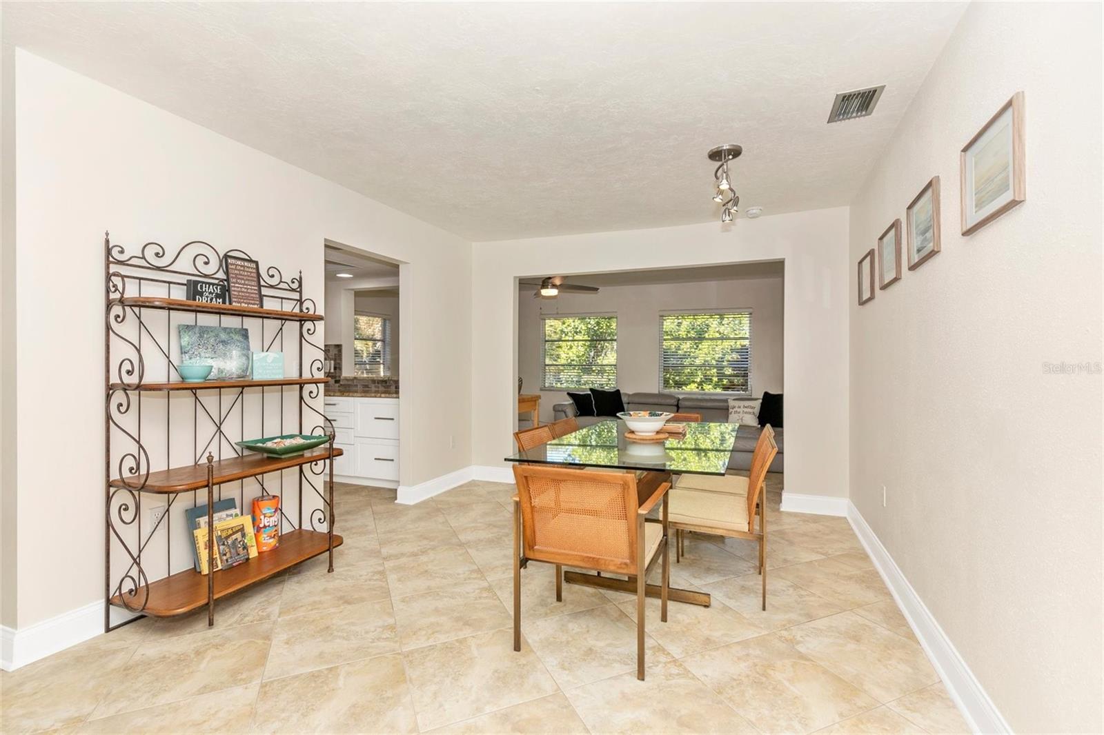 3039 CHASE CIR — photo 9