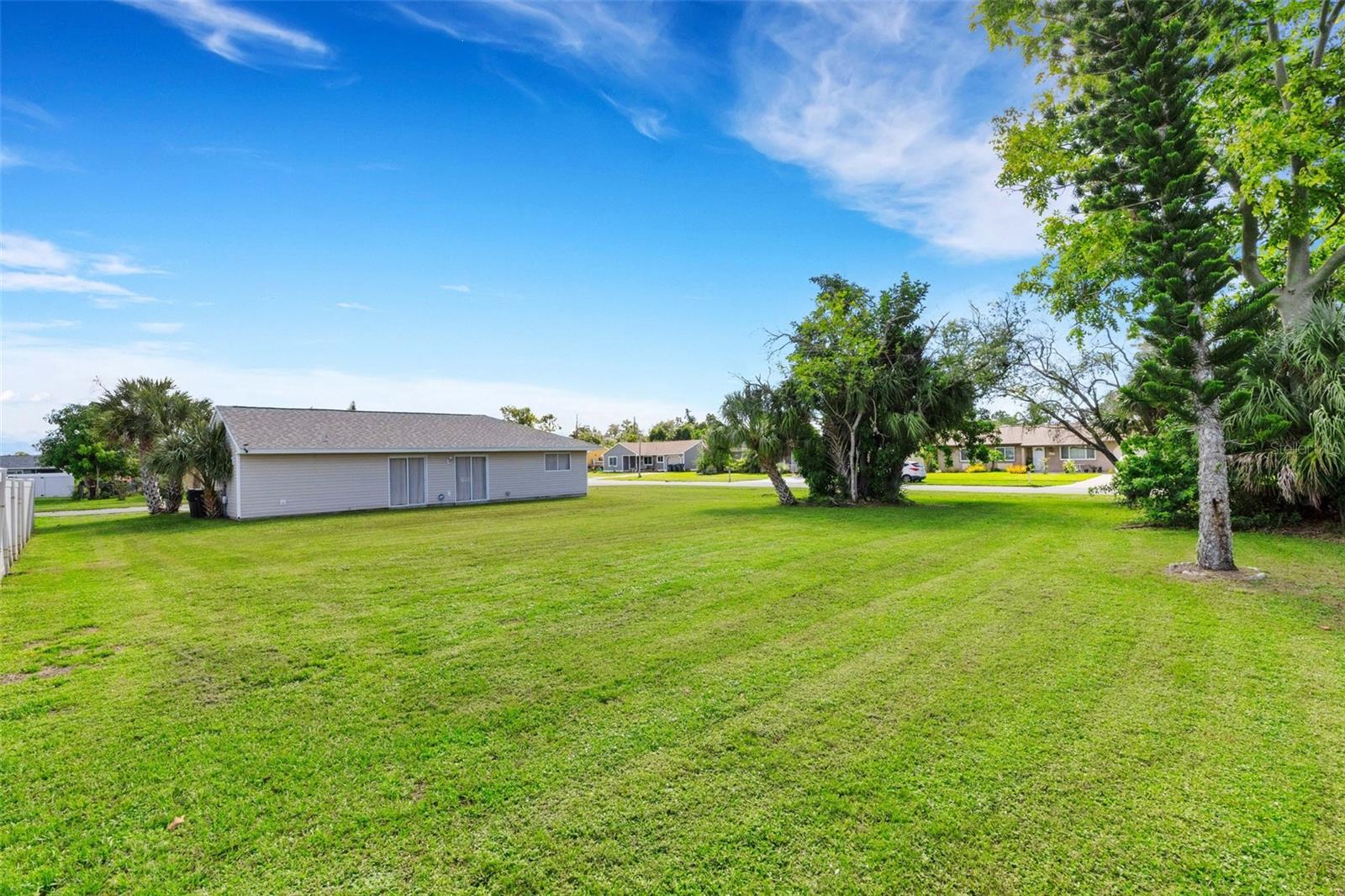 7595 BERWICK ST — photo 36