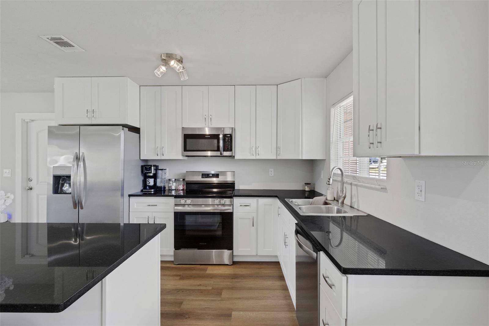7595 BERWICK ST — photo 12