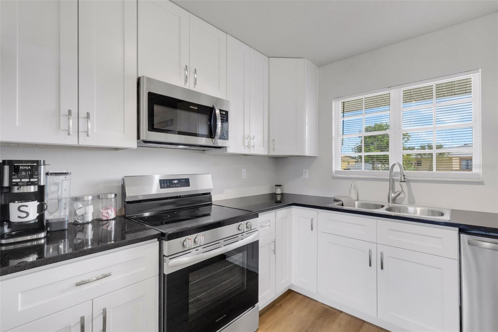 7595 BERWICK ST — photo 16