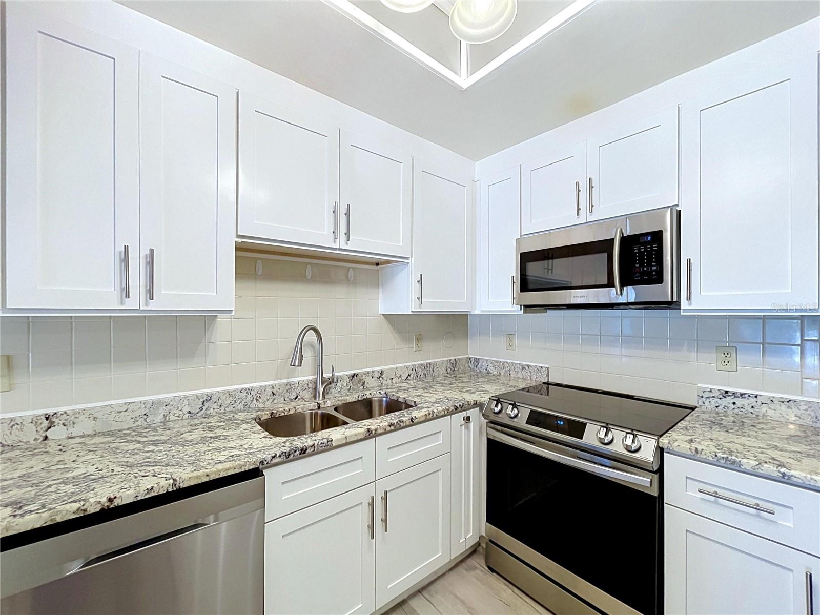 8350 SAVANNAH TRACE CIR #102 — photo 50