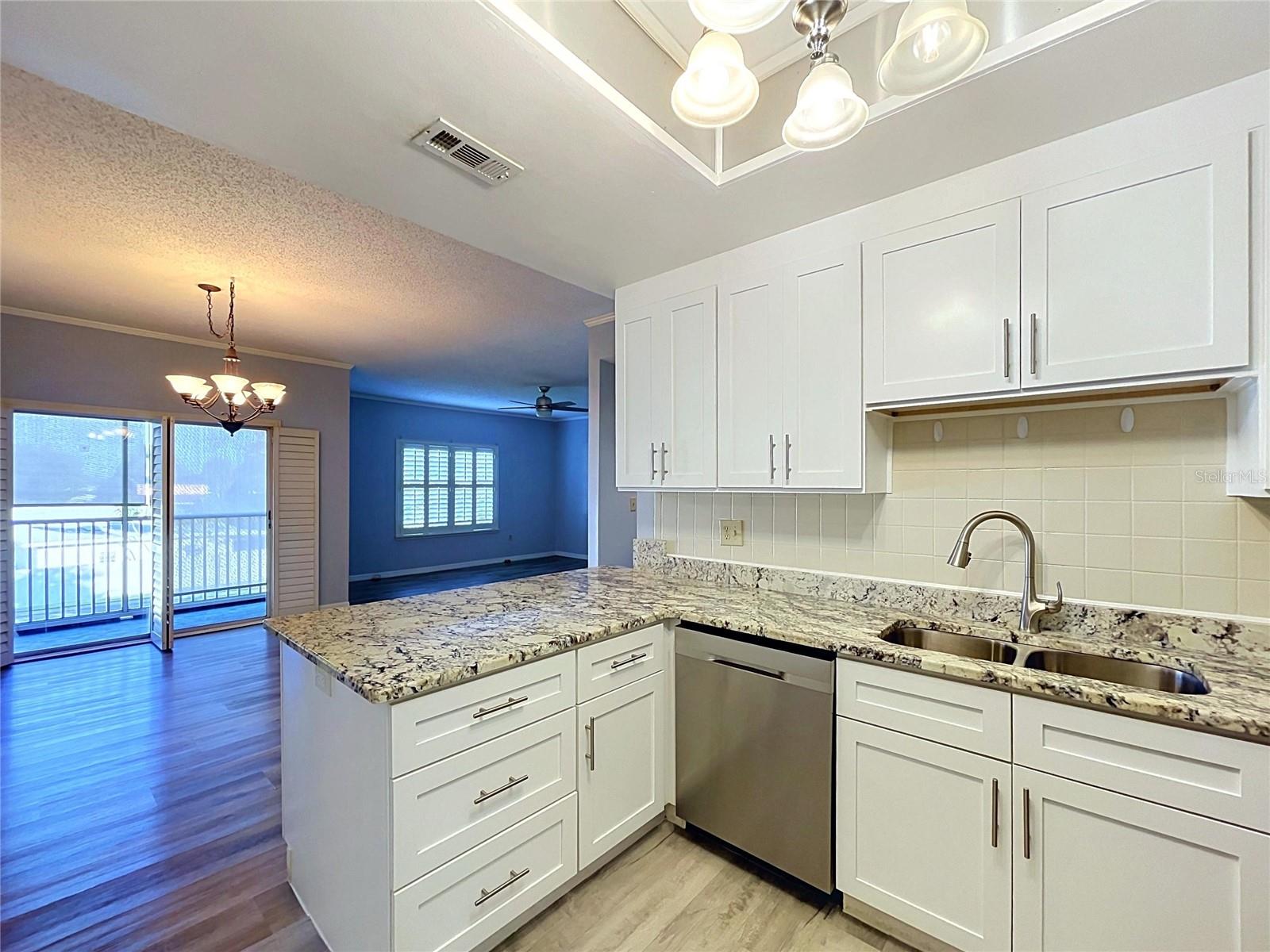 8350 SAVANNAH TRACE CIR #102 — photo 49