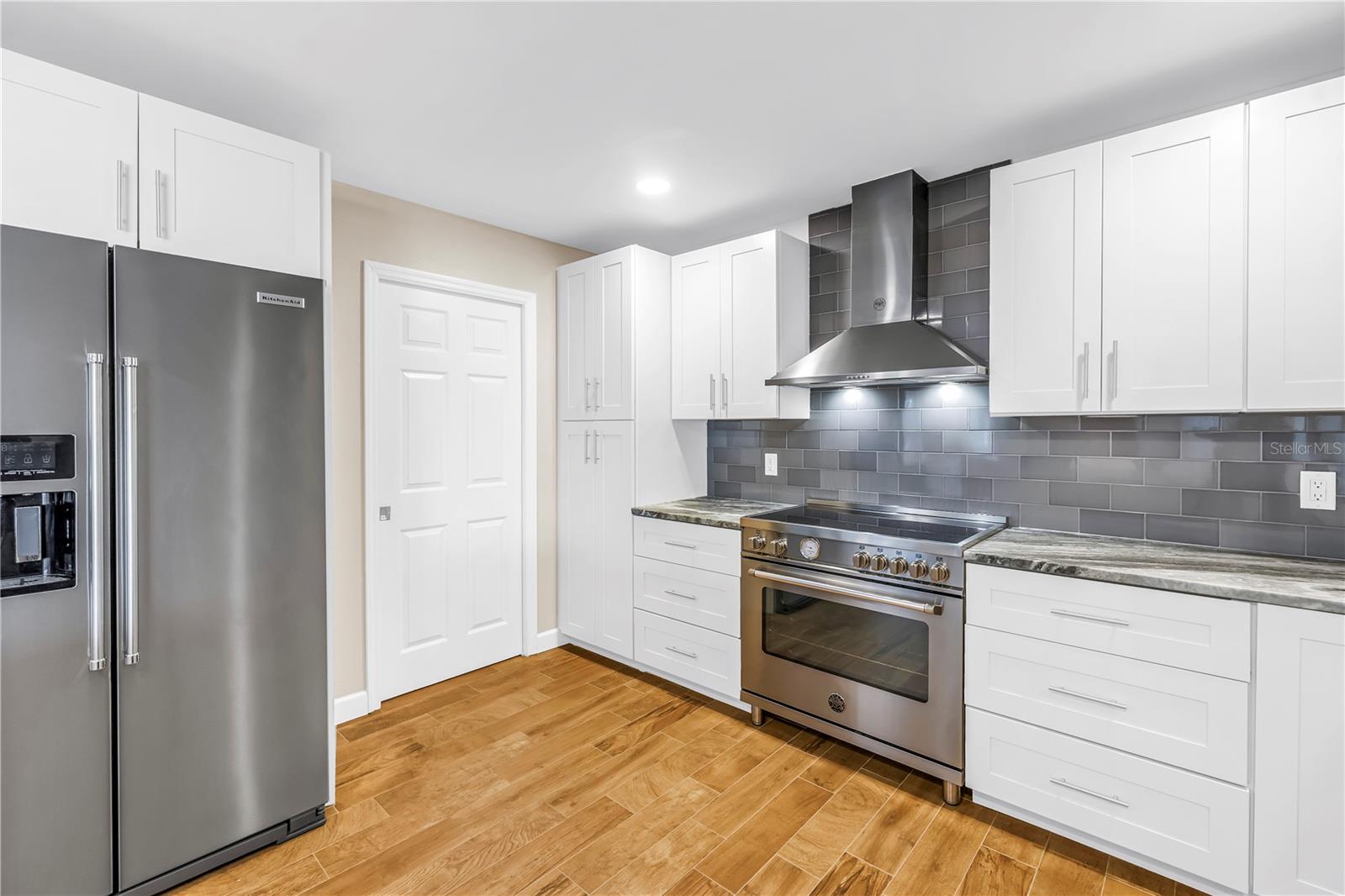 106 WALL ST — photo 15