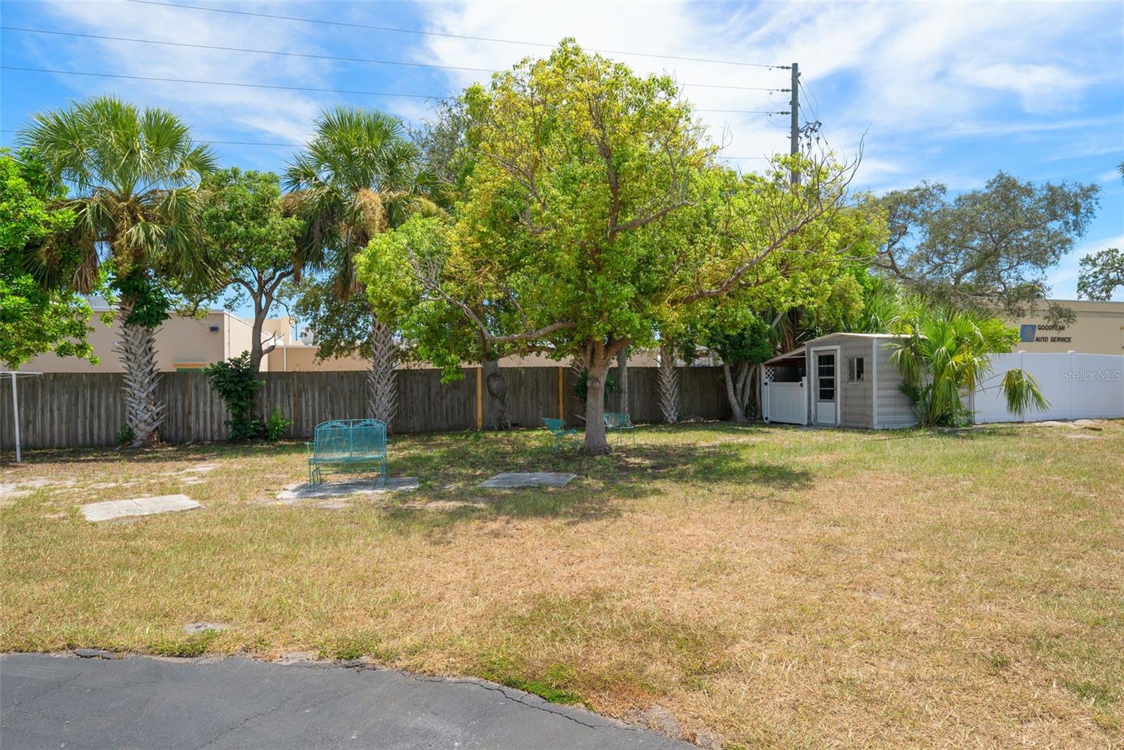 13940 ANONA HEIGHTS DR #113 — photo 28