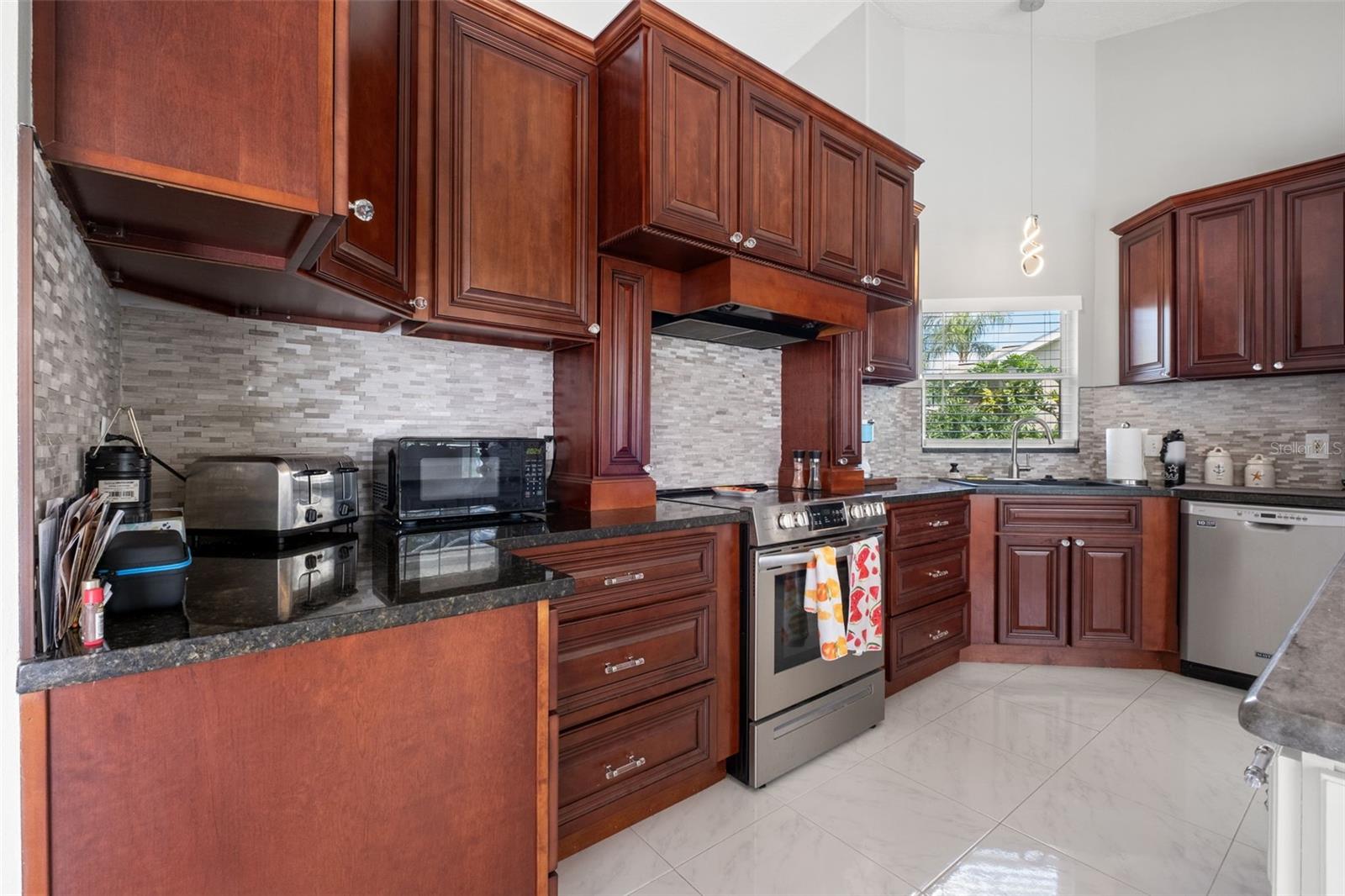 8916 KEATS DR — photo 14