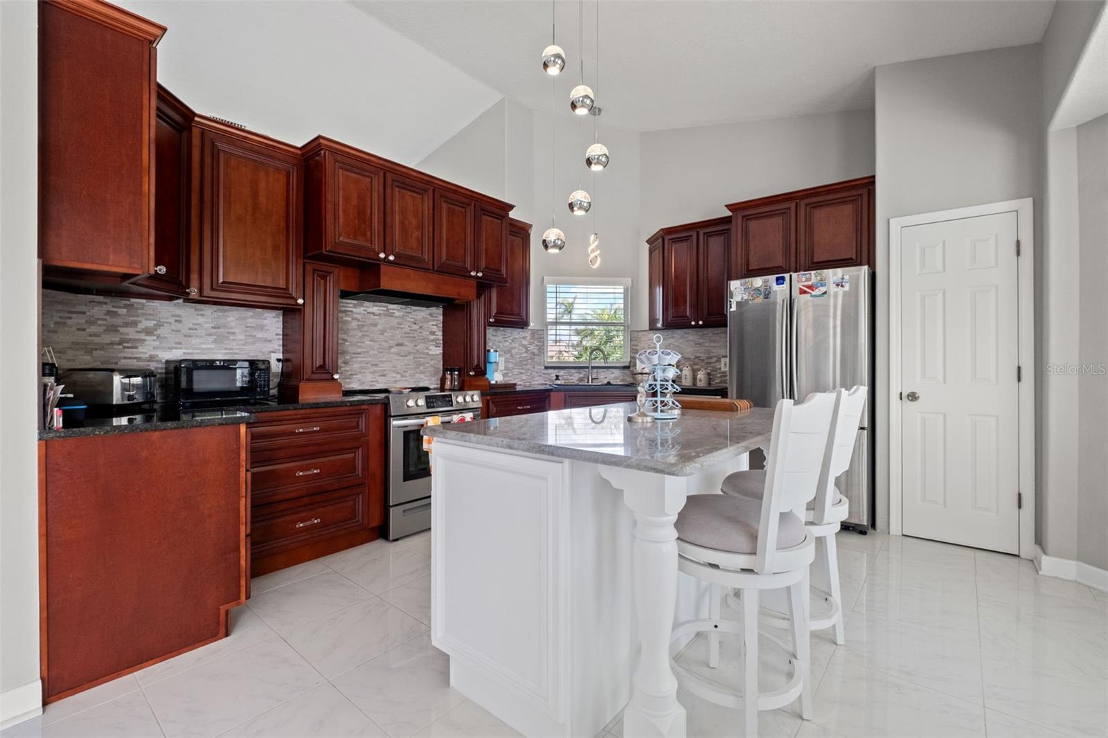 8916 KEATS DR — photo 13