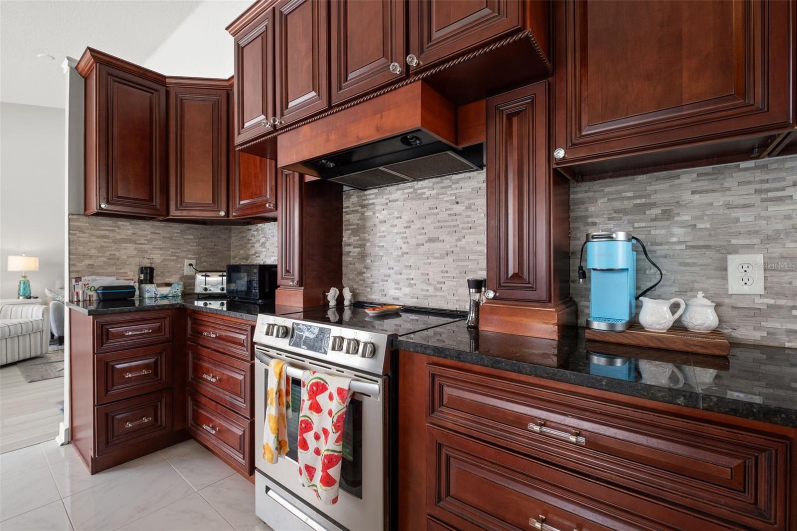 8916 KEATS DR — photo 16