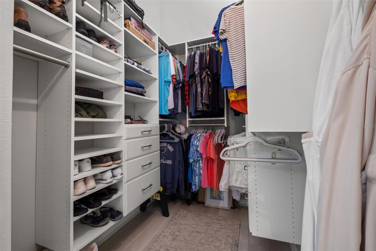 8916 KEATS DR — photo 32
