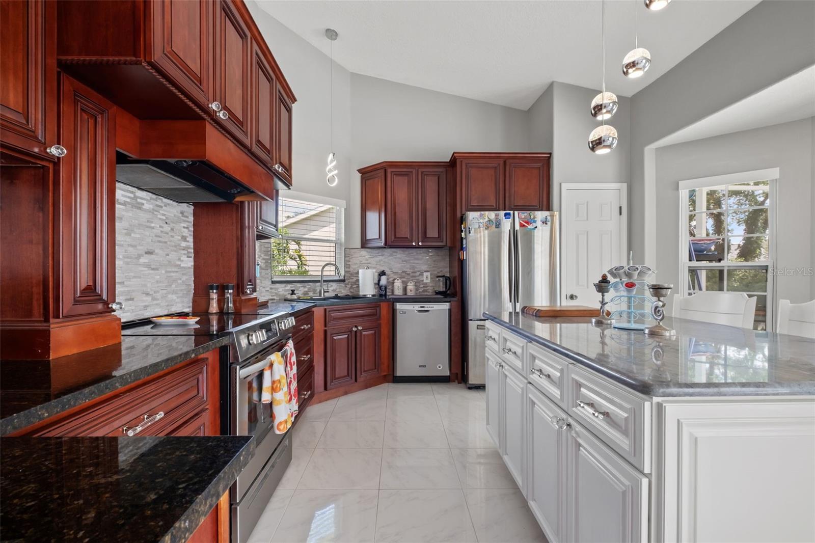 8916 KEATS DR — photo 20