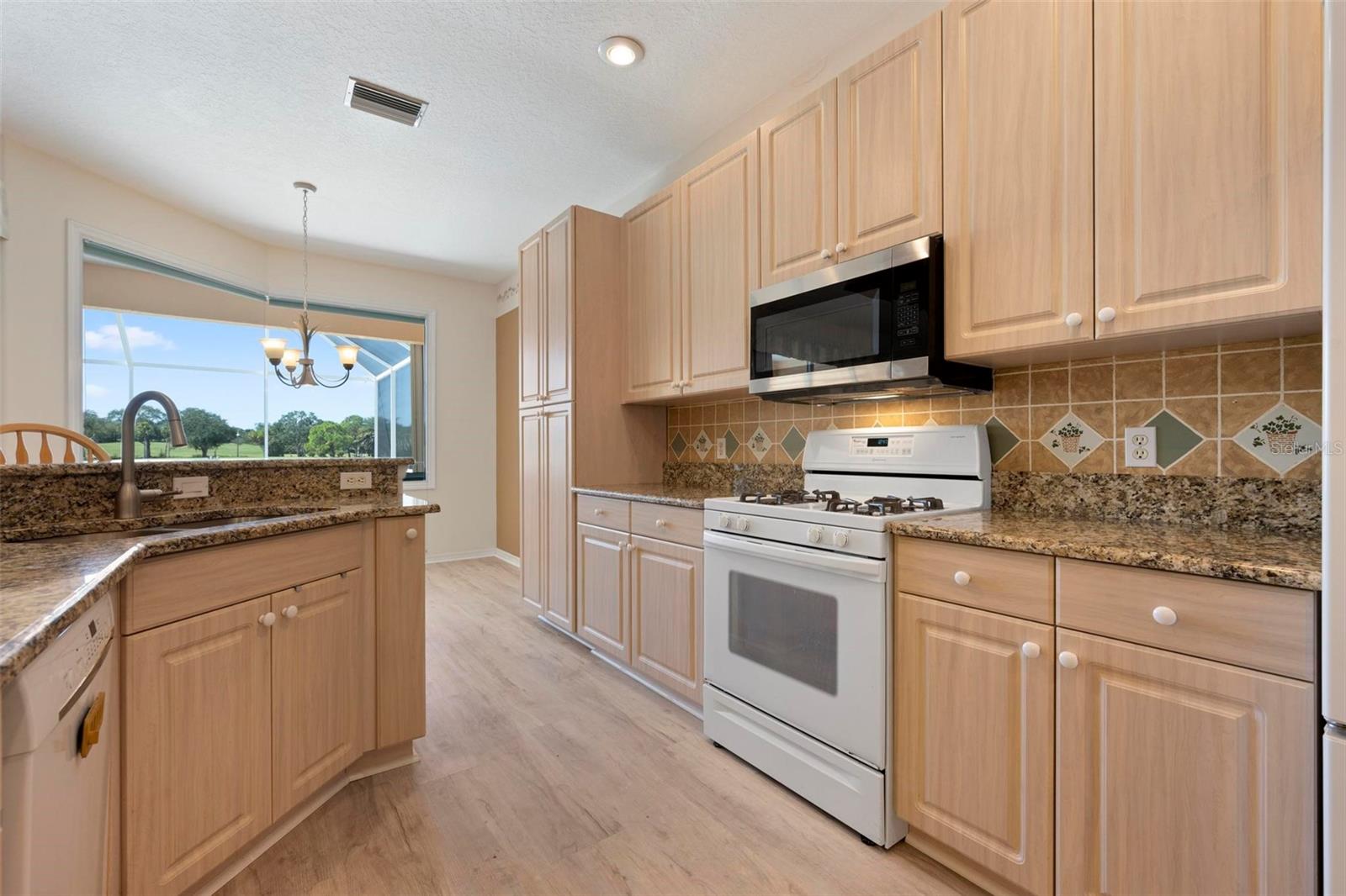 5151 PINE SHADOW LN — photo 6