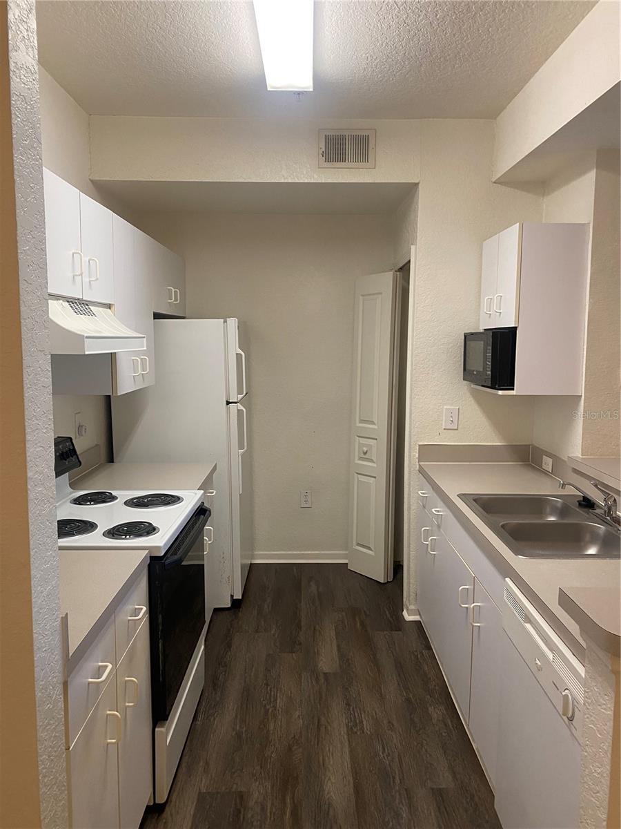 17110 CARRINGTON PARK DR #803 — photo 9