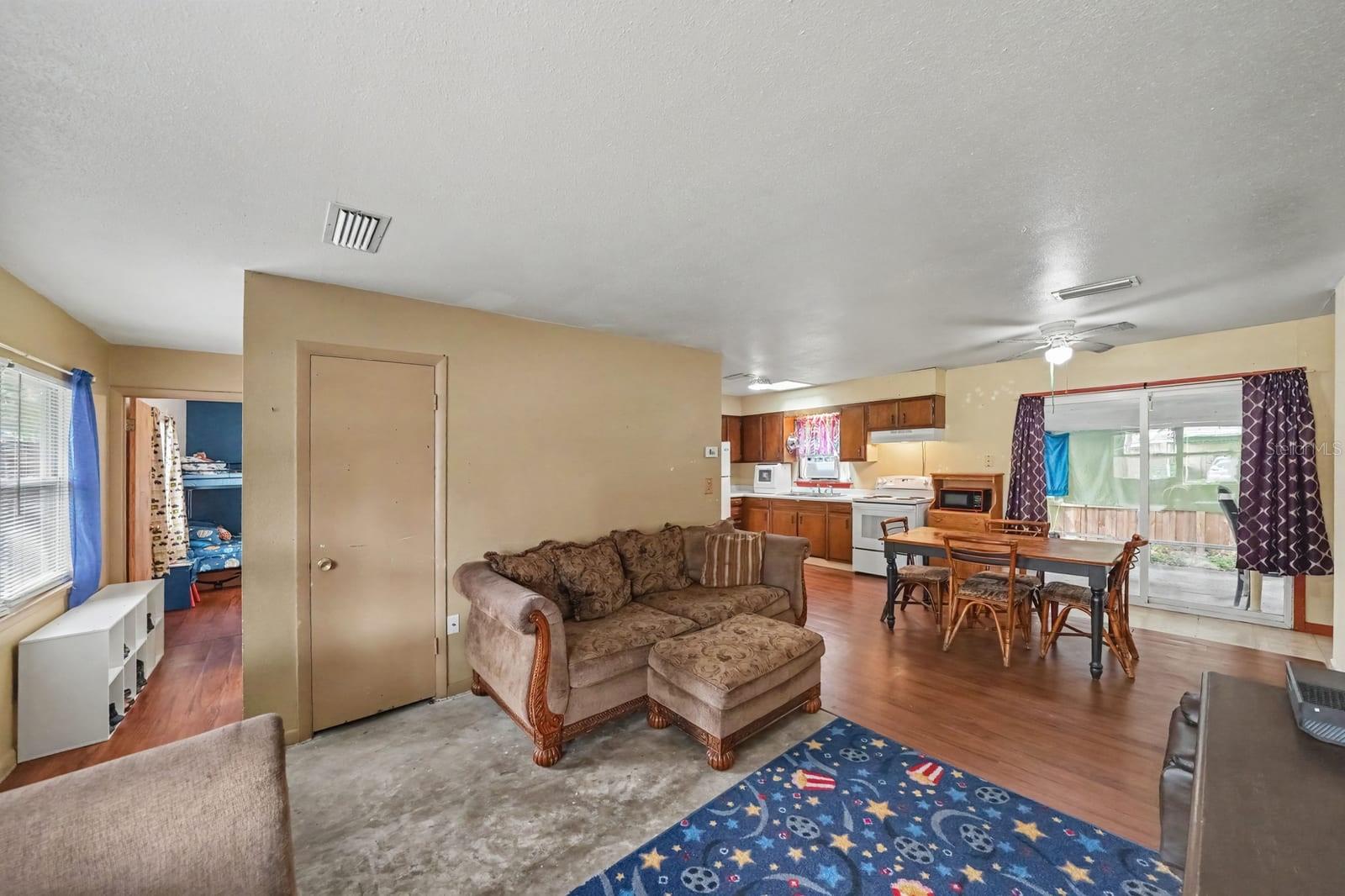 Home in ZEPHYRHILLS — photo 9
