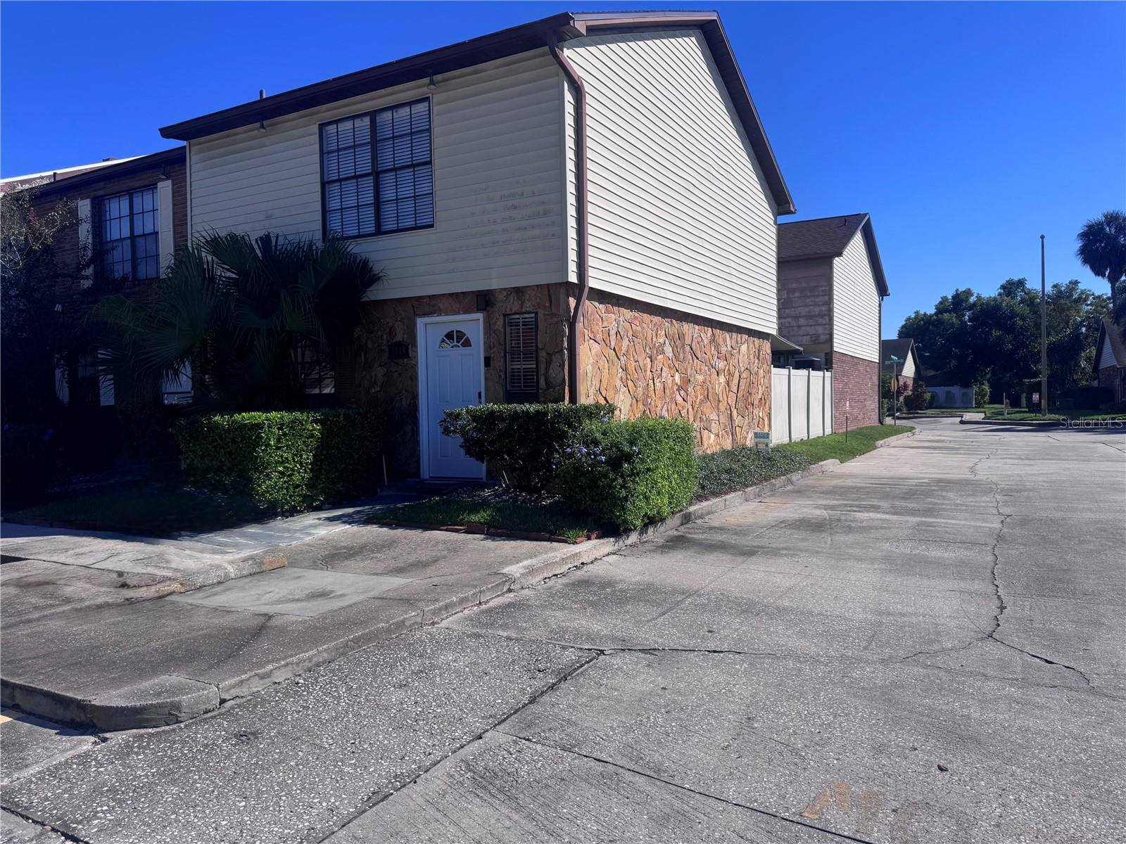 3418 SUNRISE VILLAS CT N — photo 3