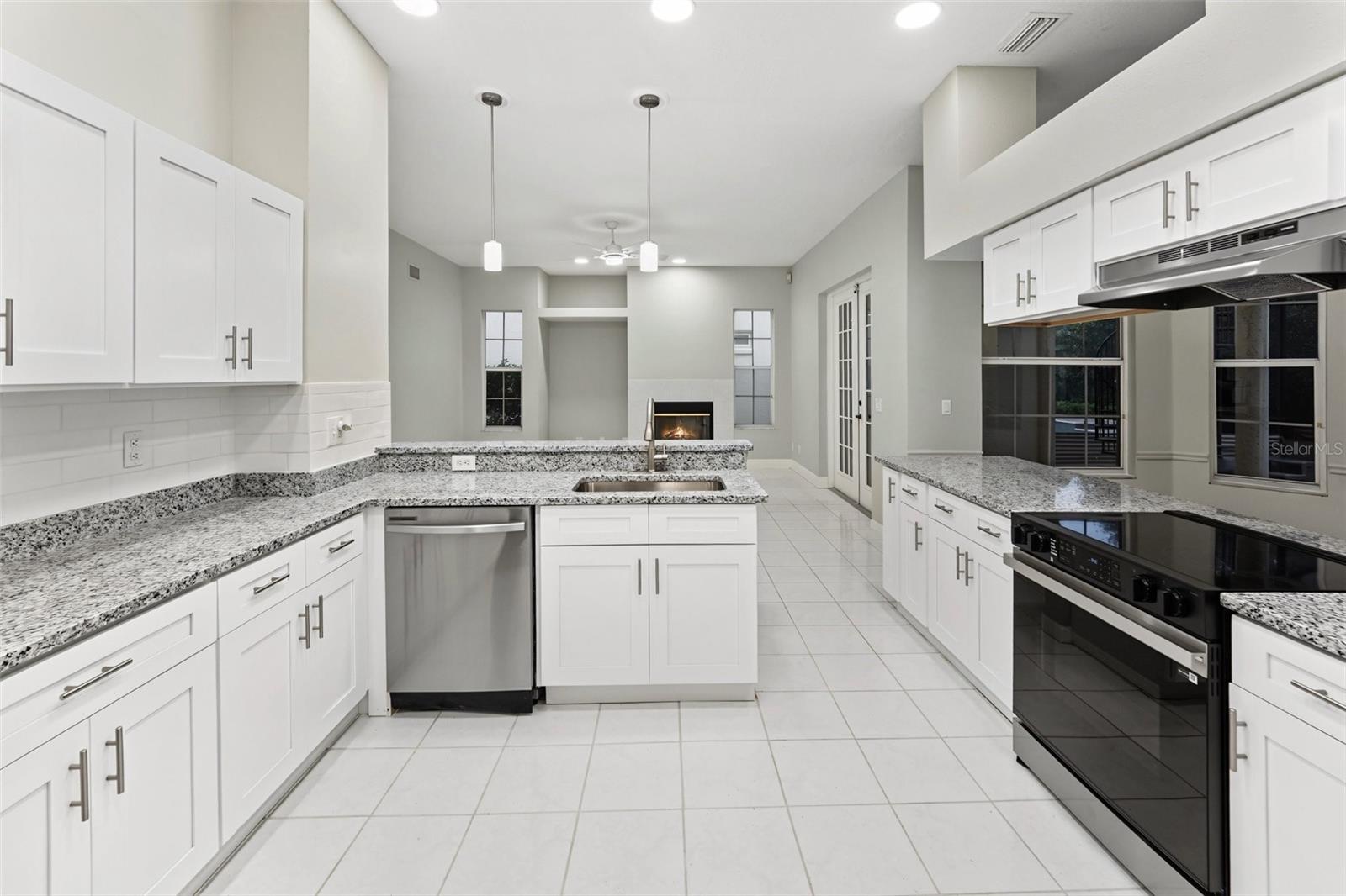5111 QUEEN PALM TER NE — photo 13