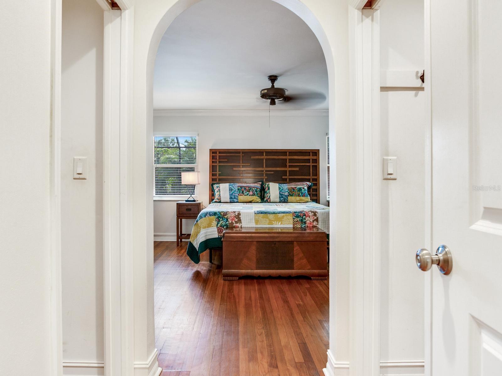 6930 BOUGAINVILLA AVE S — photo 39