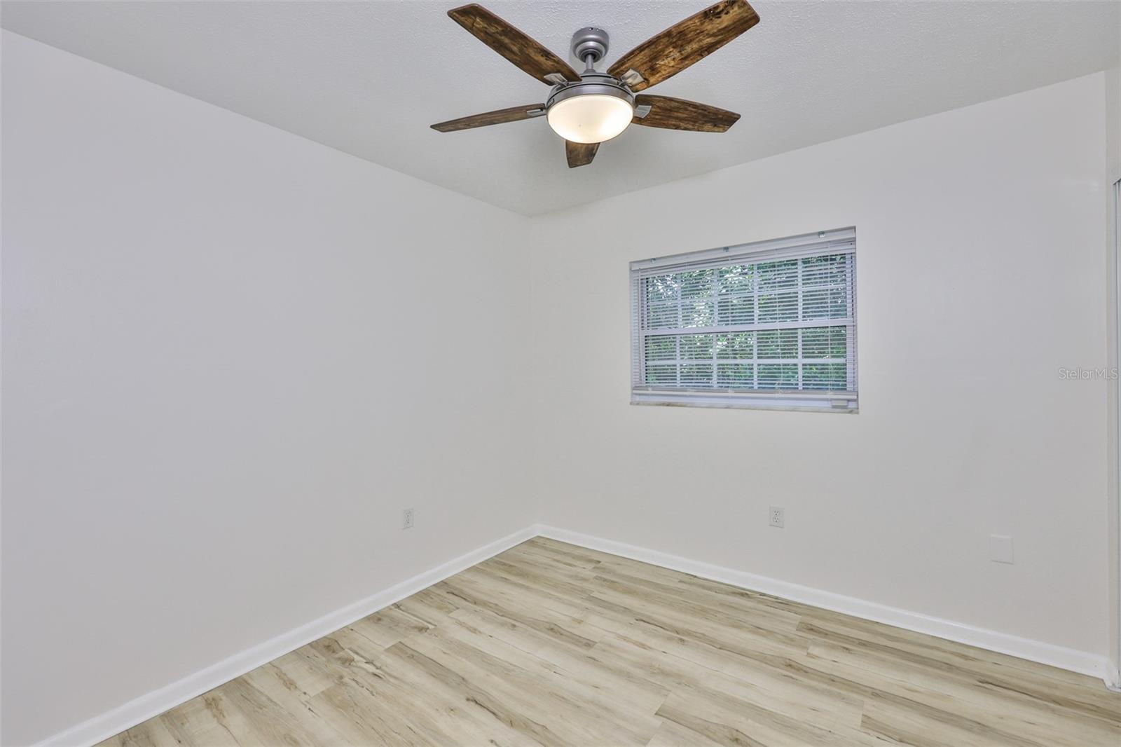 121 WINDY CIR — photo 23