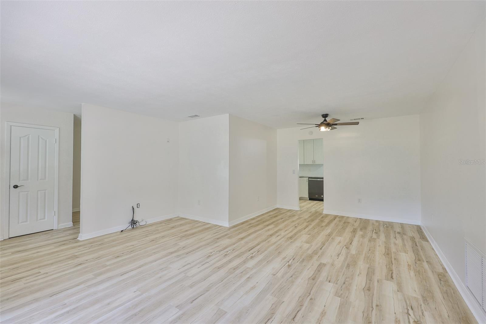 121 WINDY CIR — photo 6