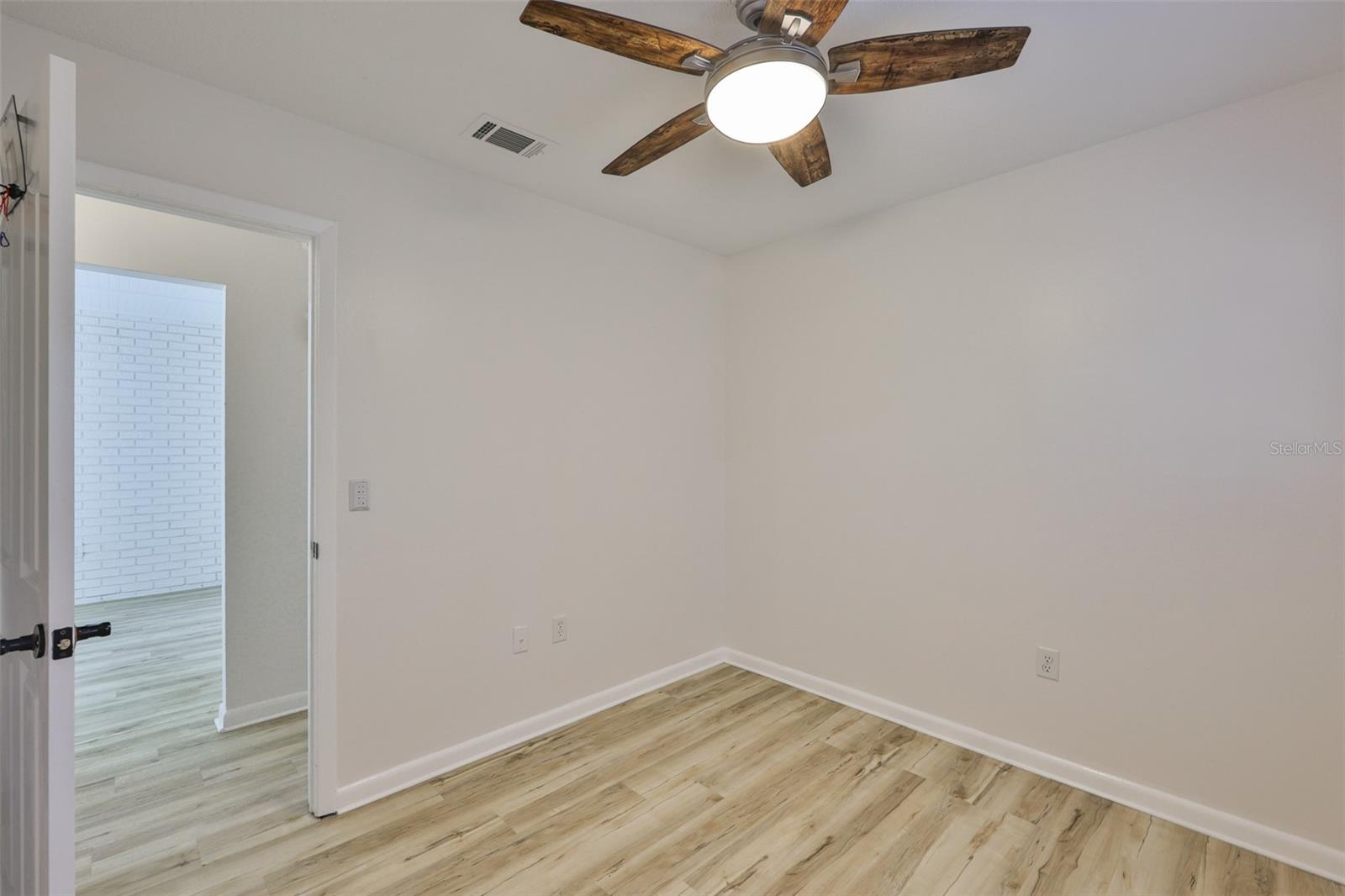 121 WINDY CIR — photo 24