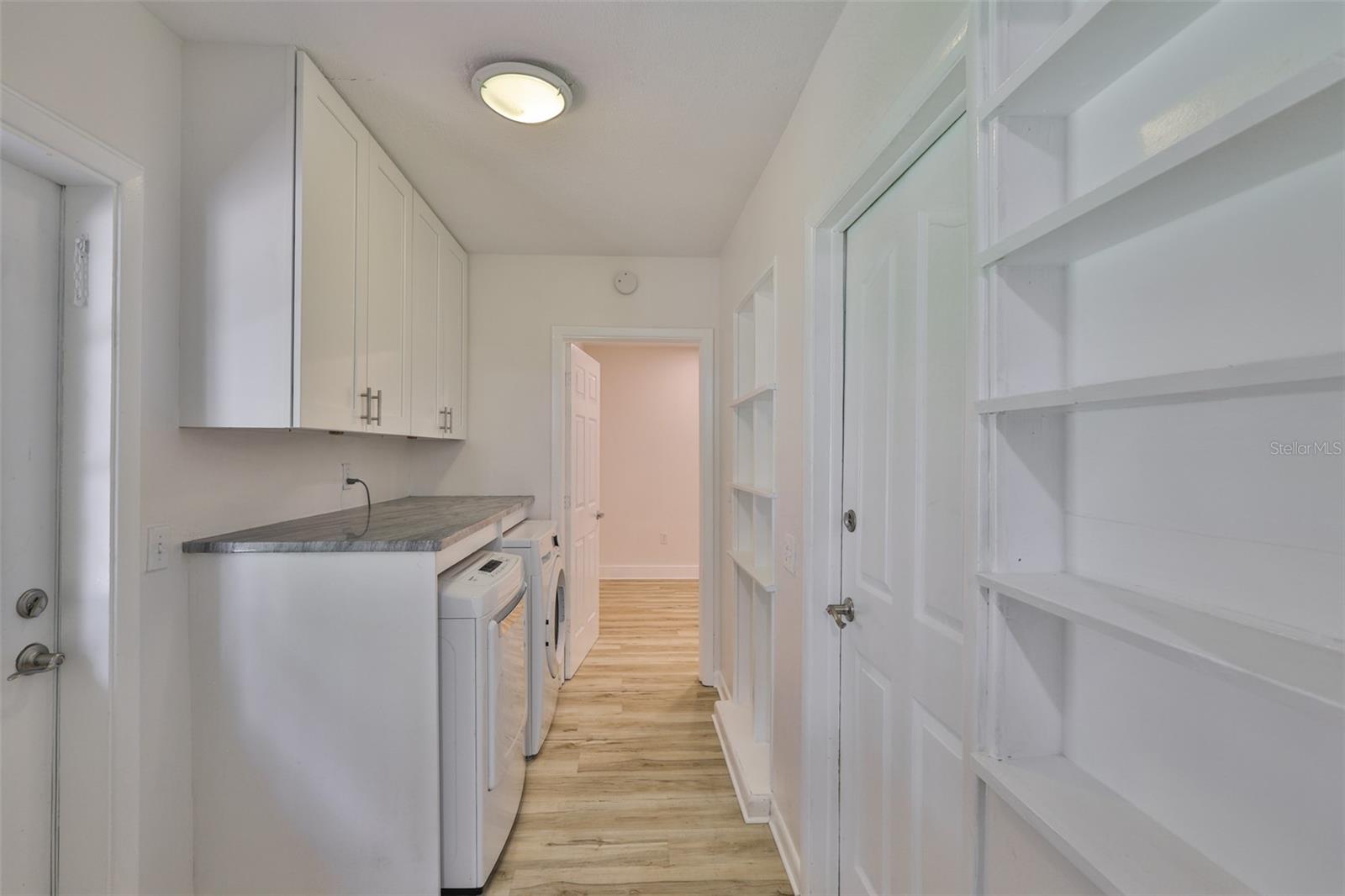 121 WINDY CIR — photo 30