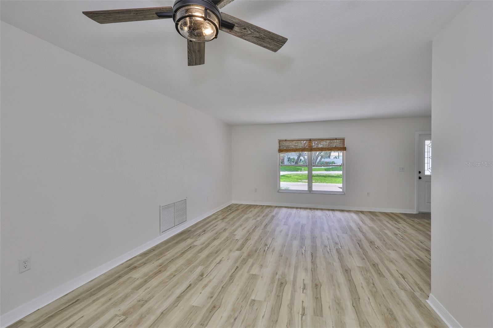 121 WINDY CIR — photo 8