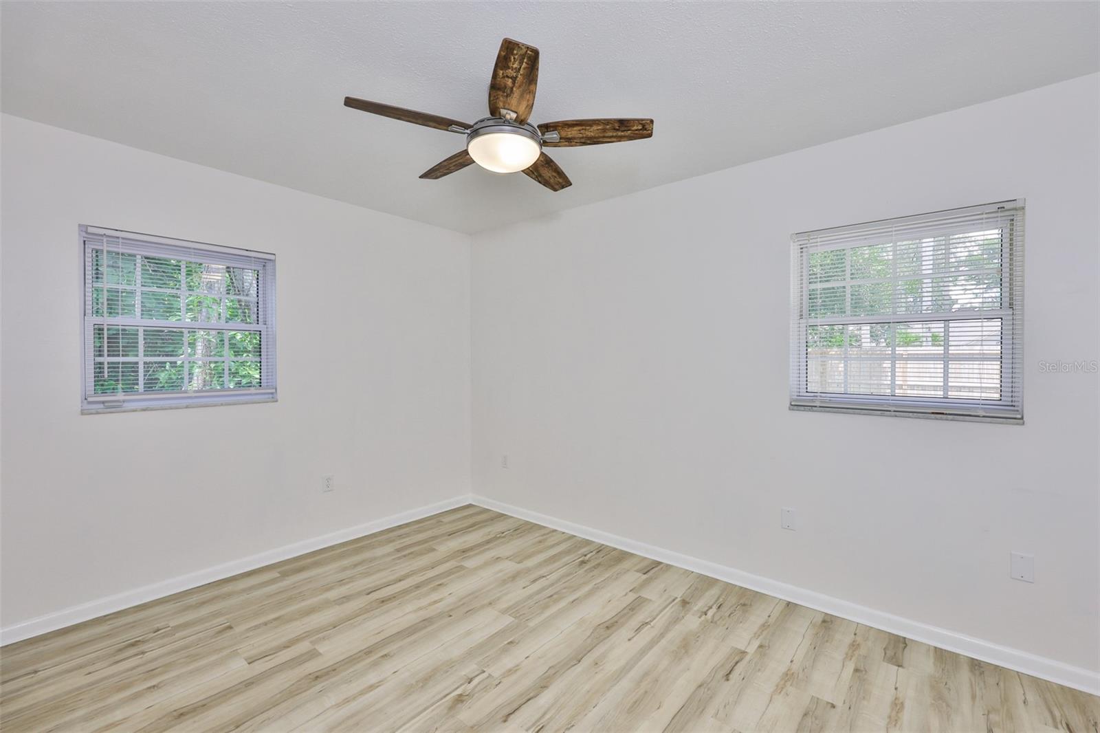 121 WINDY CIR — photo 21