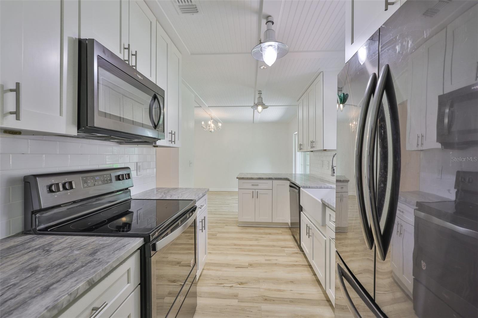 121 WINDY CIR — photo 15