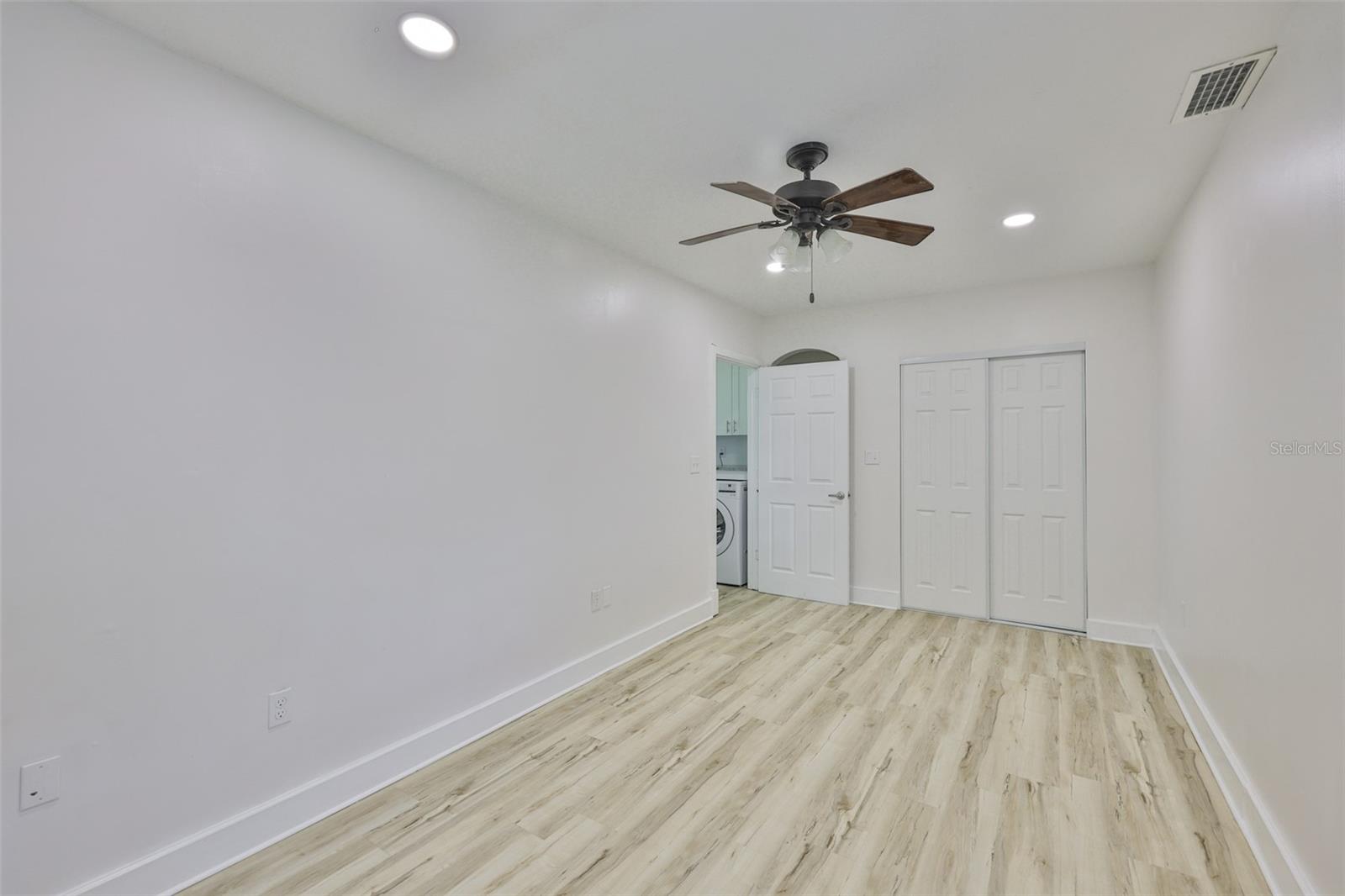 121 WINDY CIR — photo 28