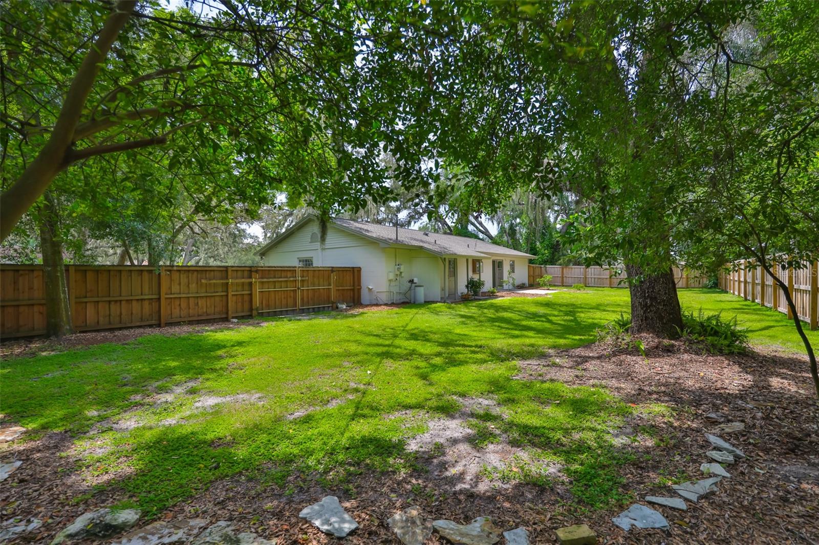 121 WINDY CIR — photo 31