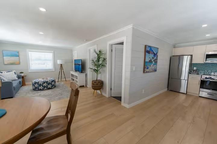 122 CORAL AVE — photo 10