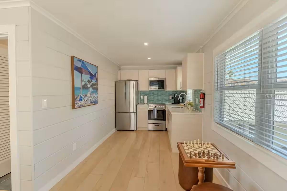 122 CORAL AVE — photo 9