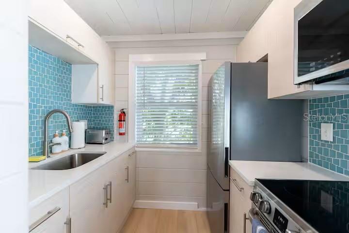 122 CORAL AVE — photo 43