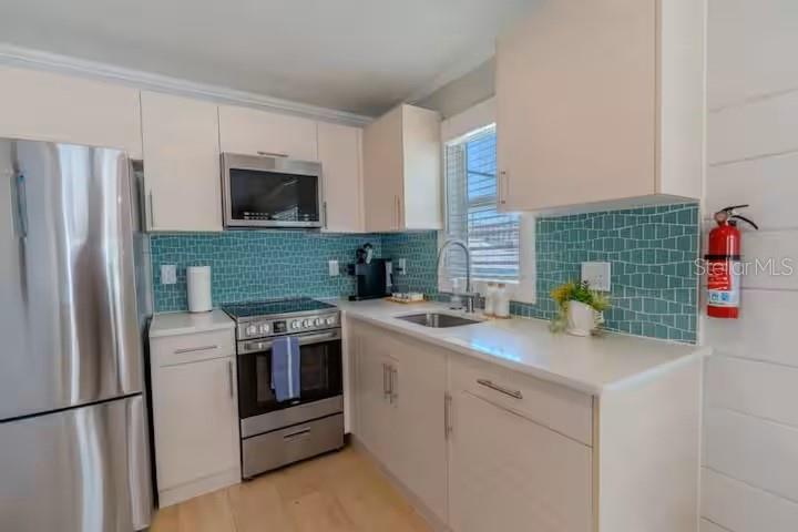 122 CORAL AVE — photo 13