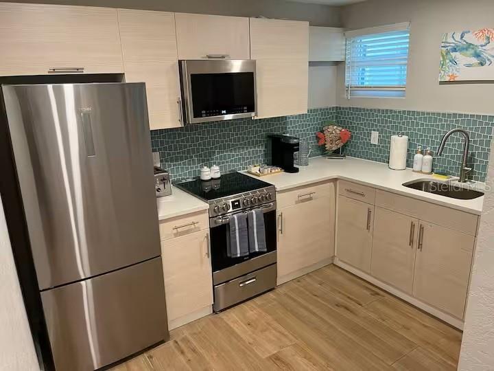 122 CORAL AVE — photo 23