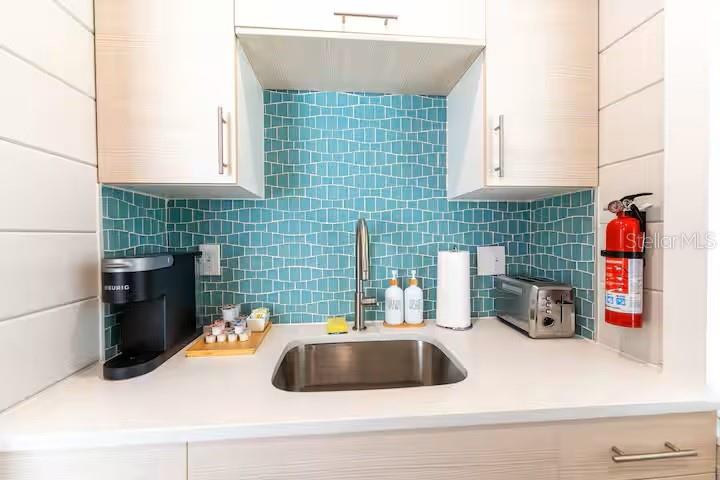 122 CORAL AVE — photo 44