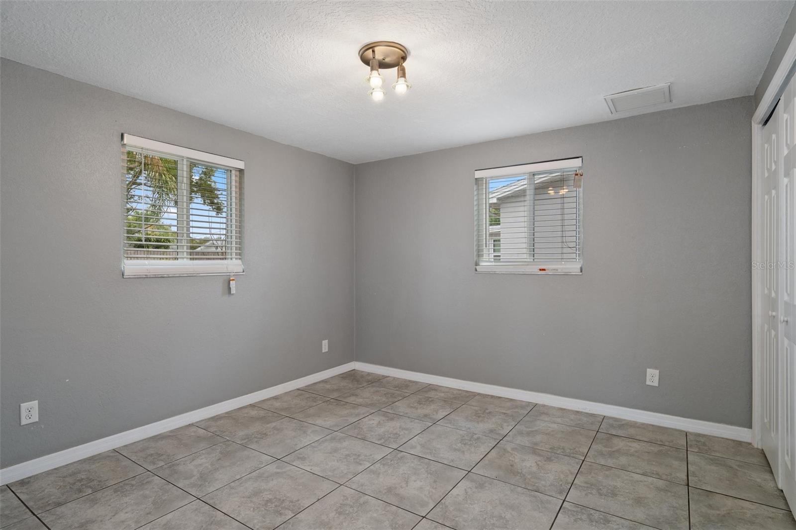 4925 BEACON HILL DR — photo 22