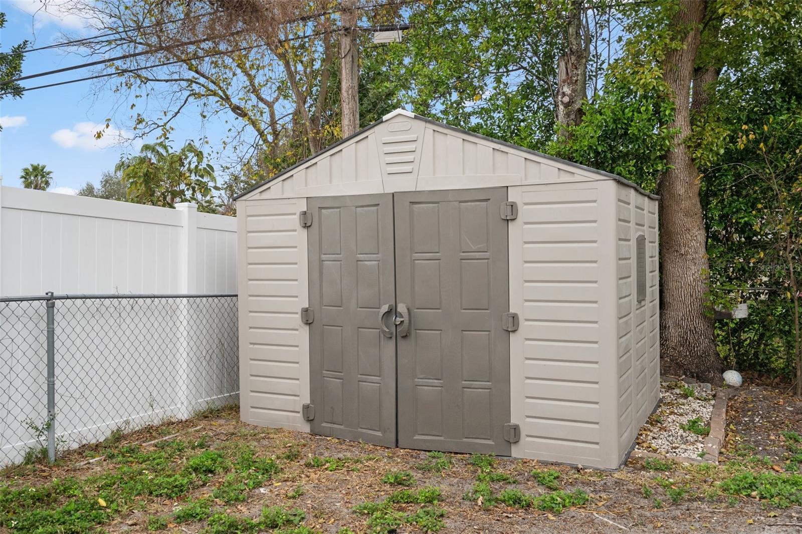 4925 BEACON HILL DR — photo 32
