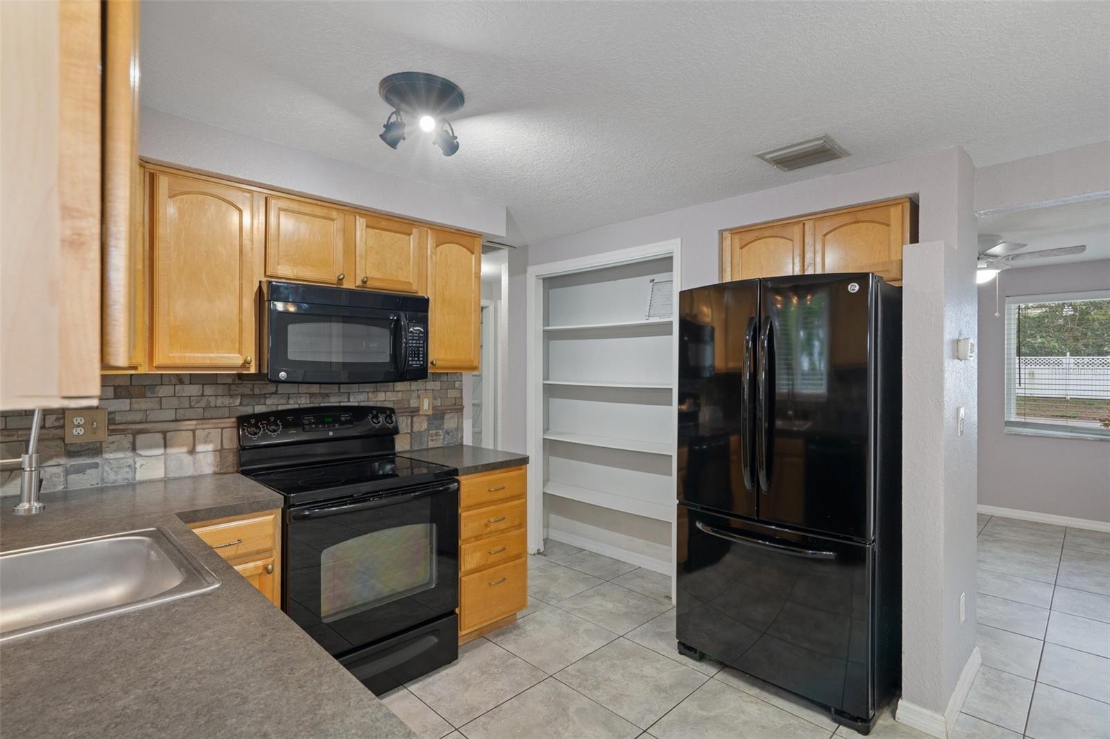 4925 BEACON HILL DR — photo 16