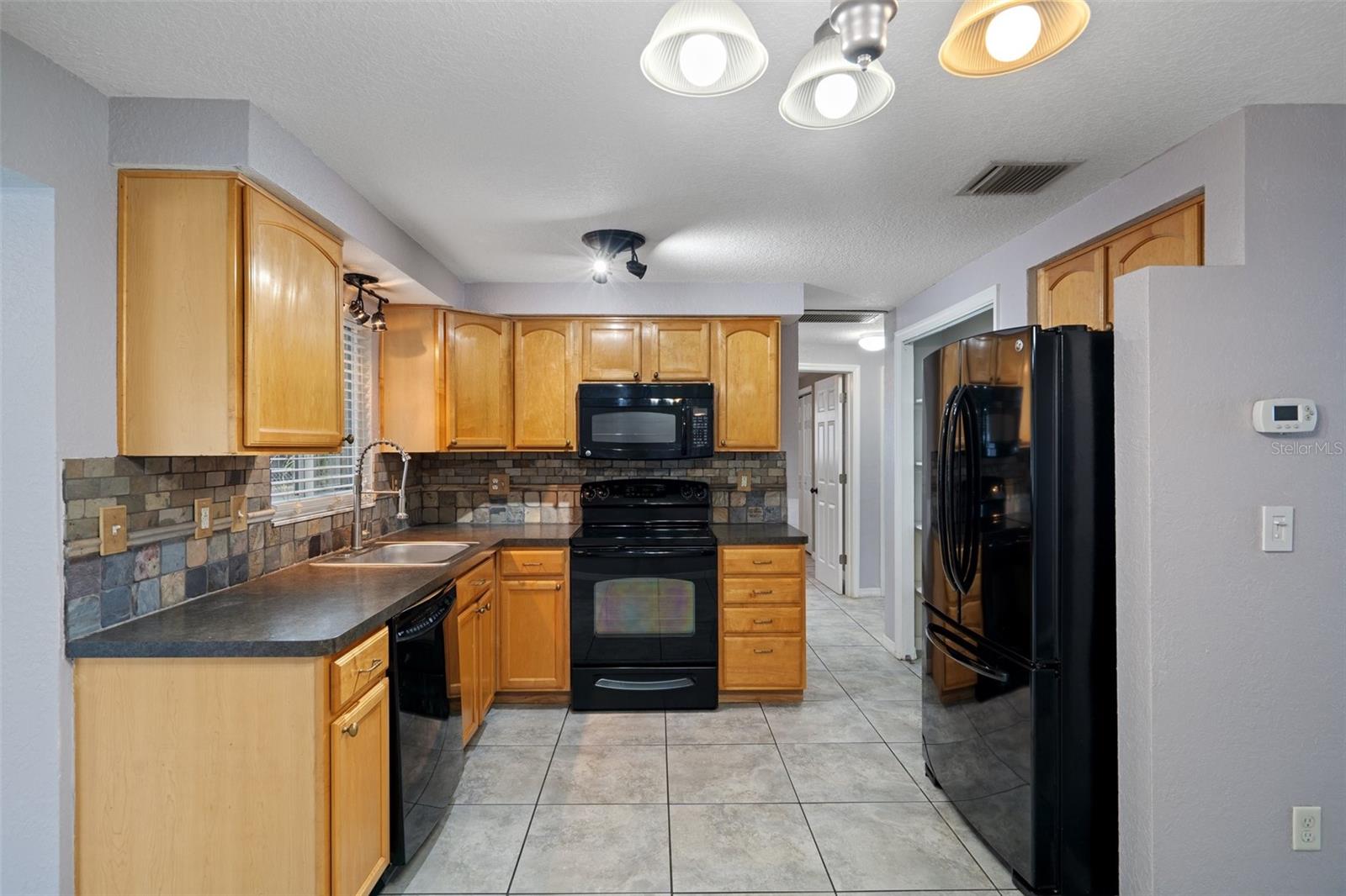 4925 BEACON HILL DR — photo 14