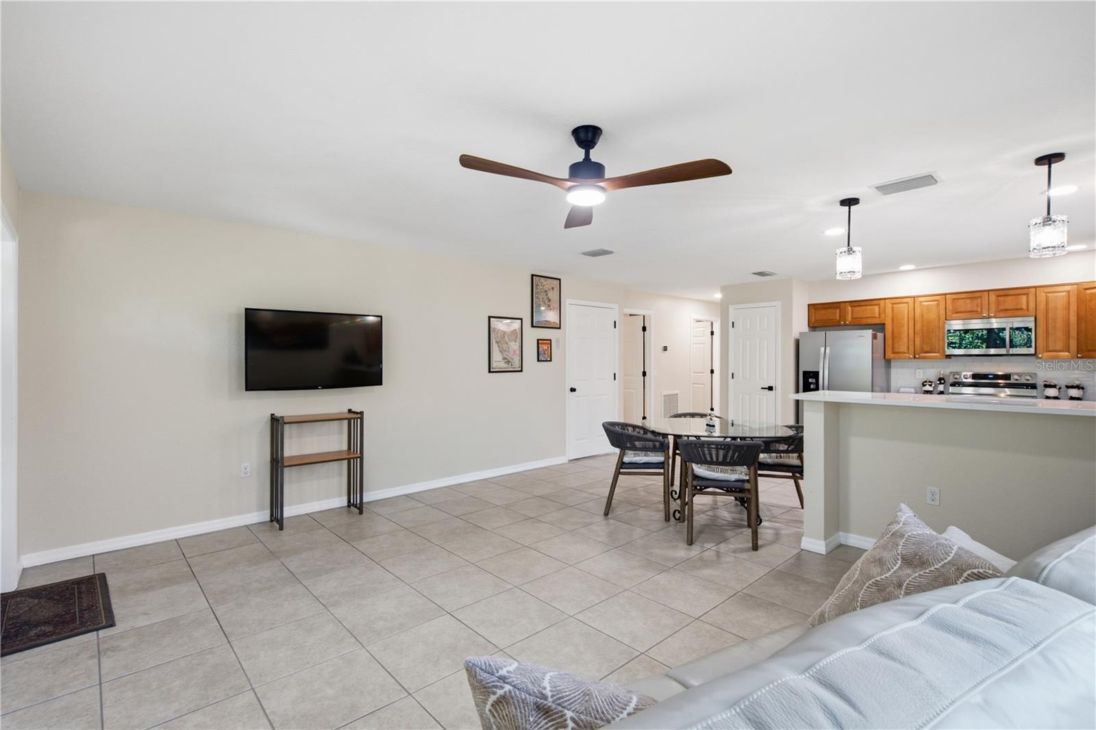 541 PLUMOSA AVE — photo 5