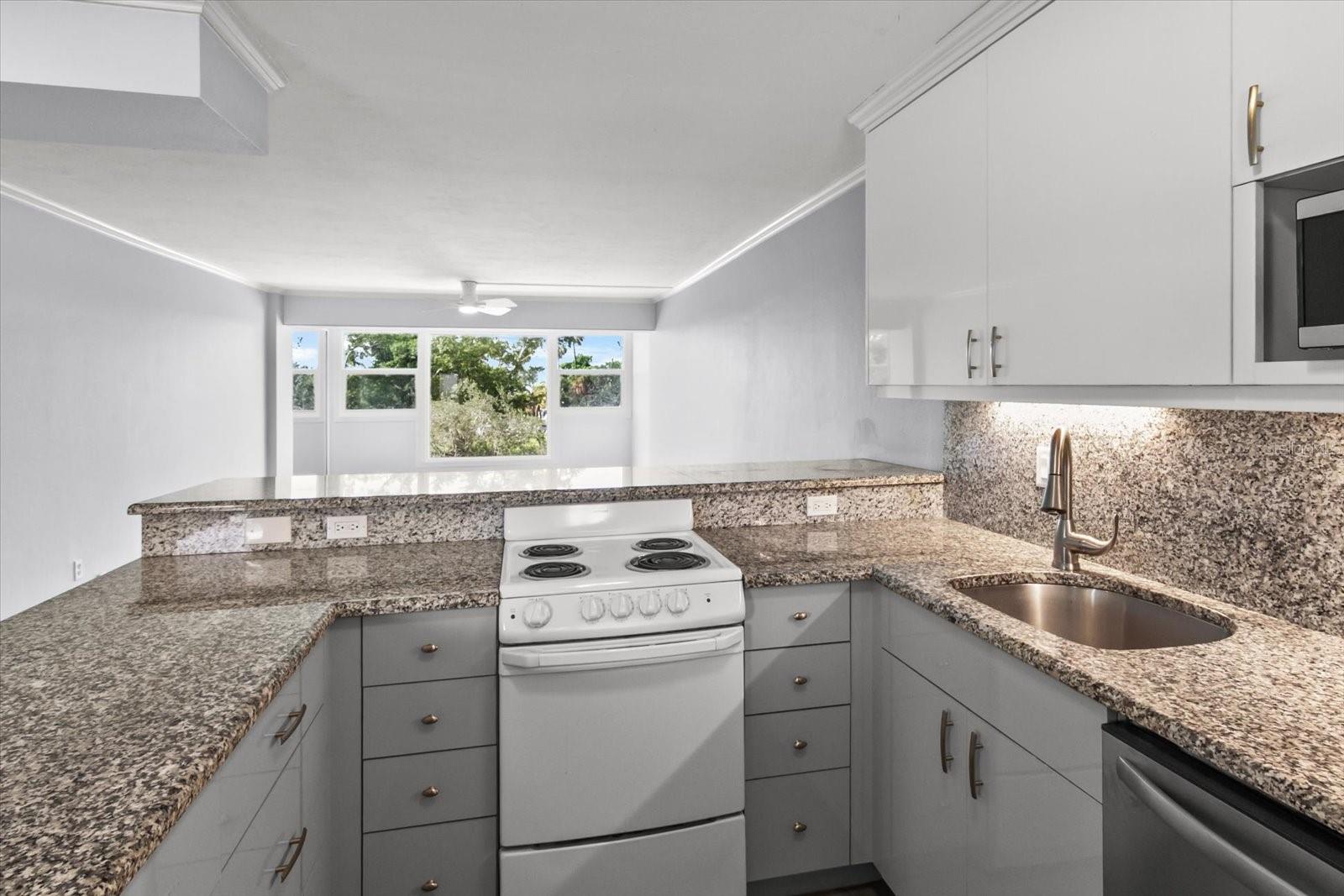 33 S GULFSTREAM AVE #307 — photo 10