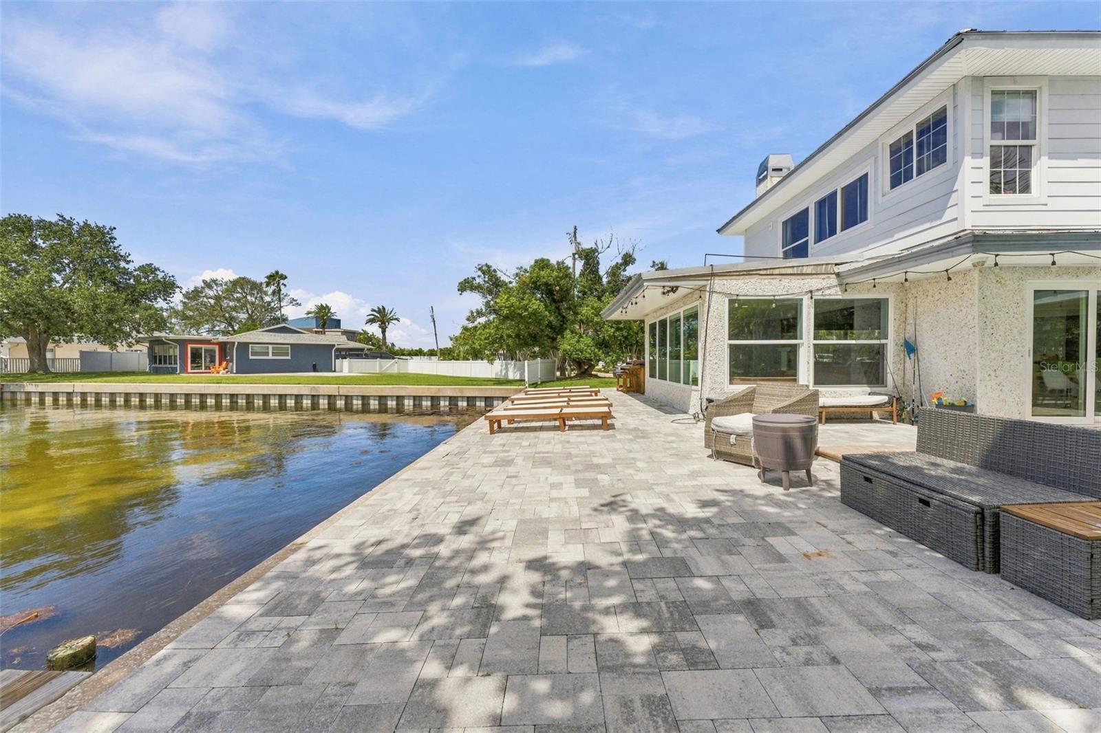 135 HARBOR DR — photo 61